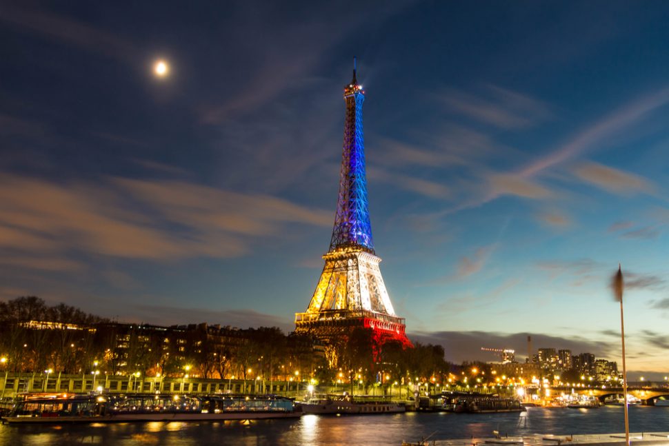 Un croissant, s'il vou plait! Azi e ziua Turnului Eiffel : ROMANIA