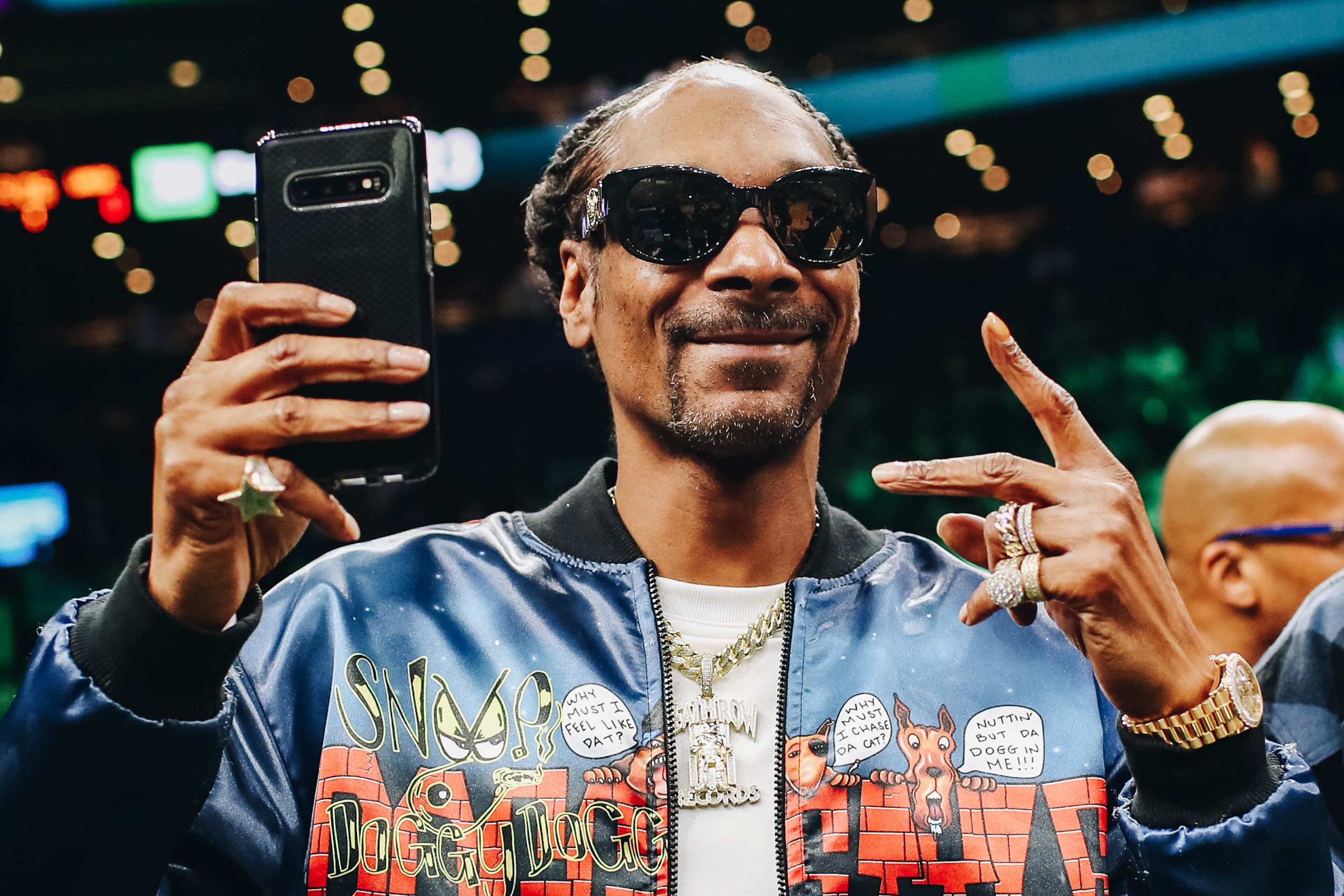Snoop Dogg vrea să vândă hotdogi pe care să-i numească Snoop Doggs