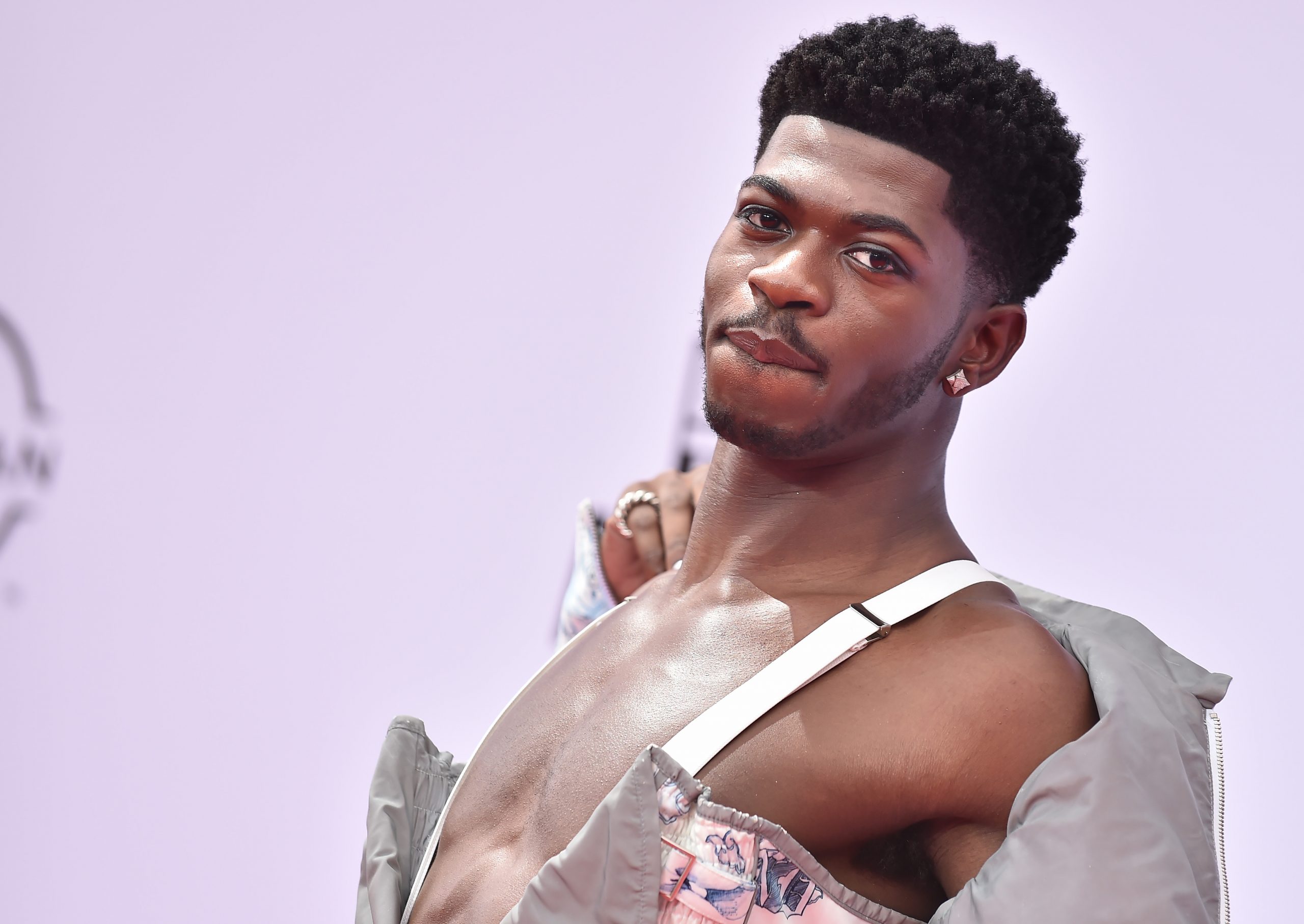 Lin Nas Rapper Lil Nas X și-a oprit cel mai recent concert din Atlanta pentru a se ...