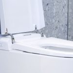[BREAKFAST] Toaleta-robot din China vine singură la pat și costă 13.000 de dolari